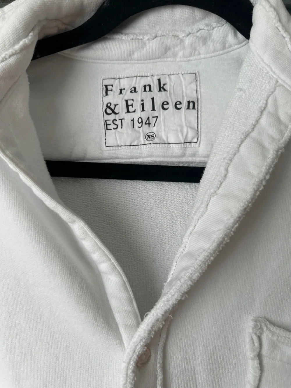 Frank & Eileen Eileen Relaxed Button Up Shirt in White Tripple FLeece Size XS - Picture 8 of 12